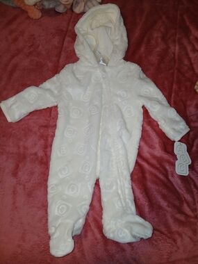 Little Beginnings NWT ABC Cozy Cream Hooded Infant One-Piece Fleece Romper